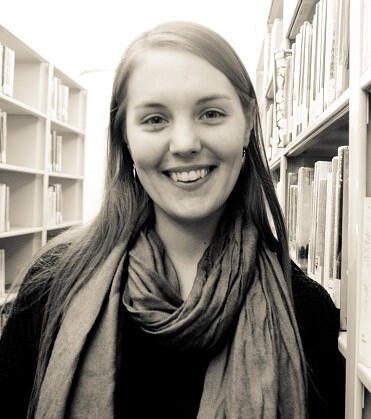 Content writer Nadia Black and white headshot of Nadia in a library
